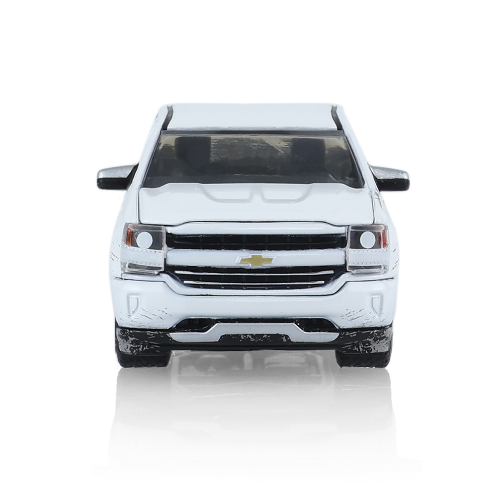 2016 Chevrolet Silverado – White (Weathered)
