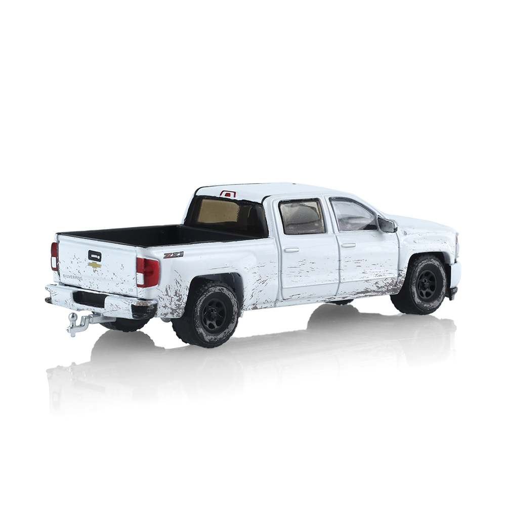 2016 Chevrolet Silverado – White (Weathered)