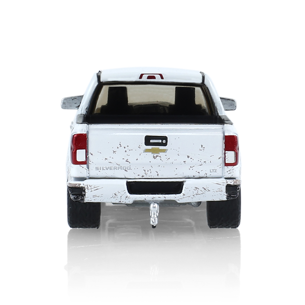 2016 Chevrolet Silverado – White (Weathered)