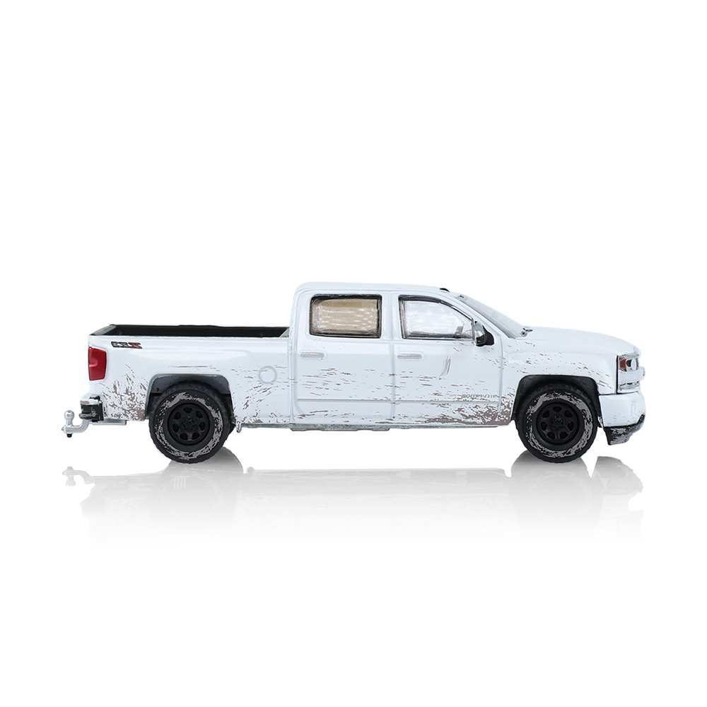 2016 Chevrolet Silverado – White (Weathered)
